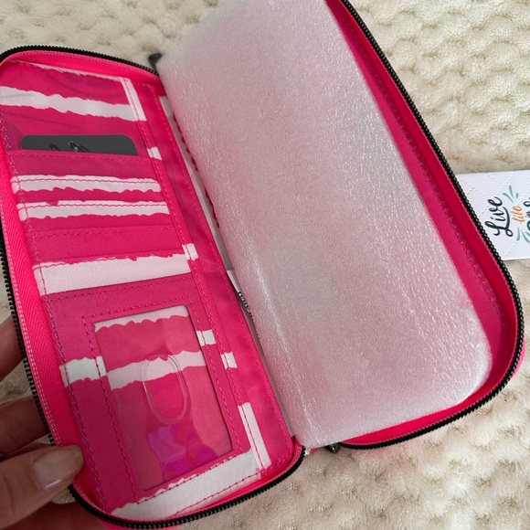 New with tags! Lug wallet / wristlet called the straddle in magenta stripe - Picture 4 of 7